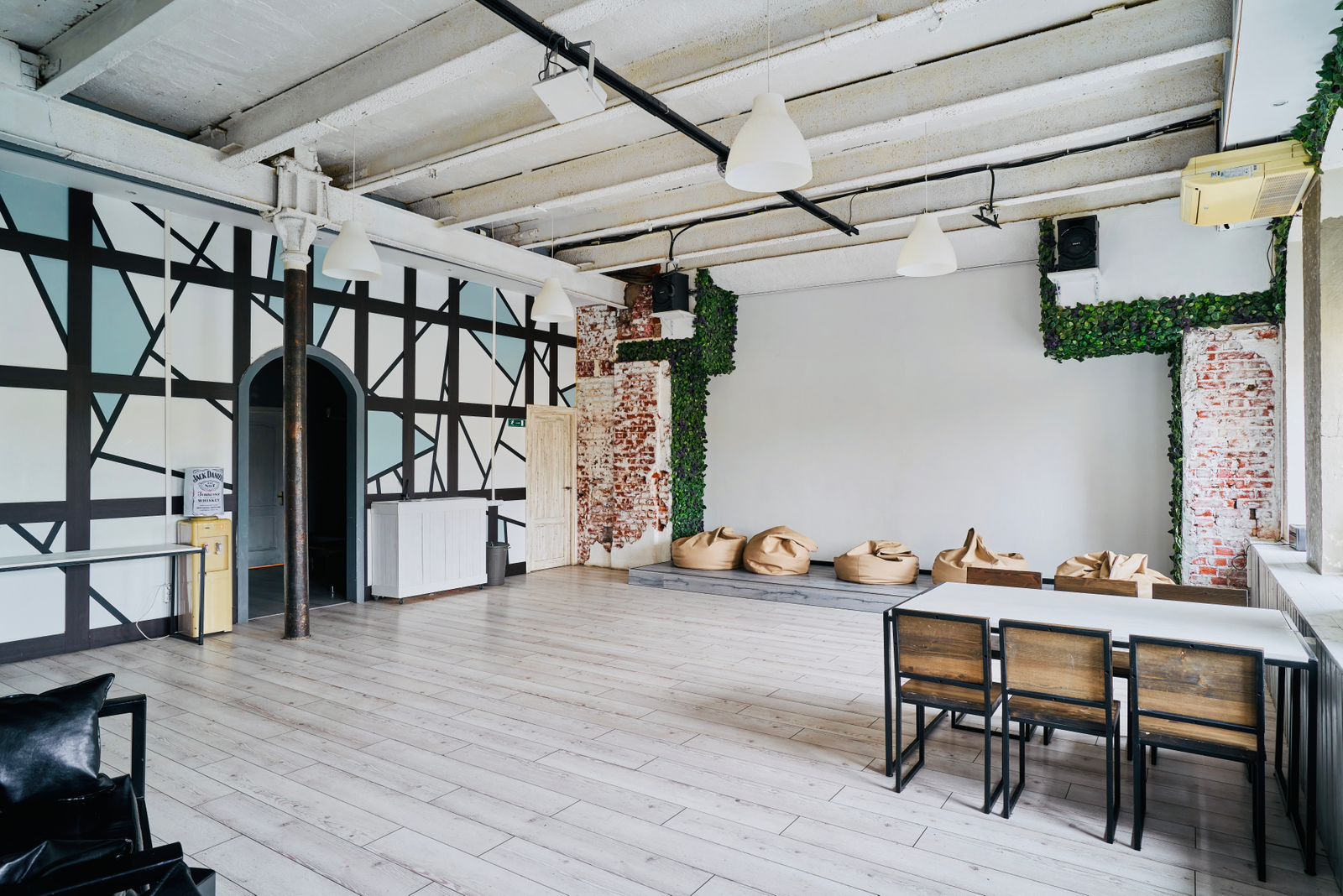 Лофт «Белый лофт (Клаустрофобия | Компас)» – фото №1