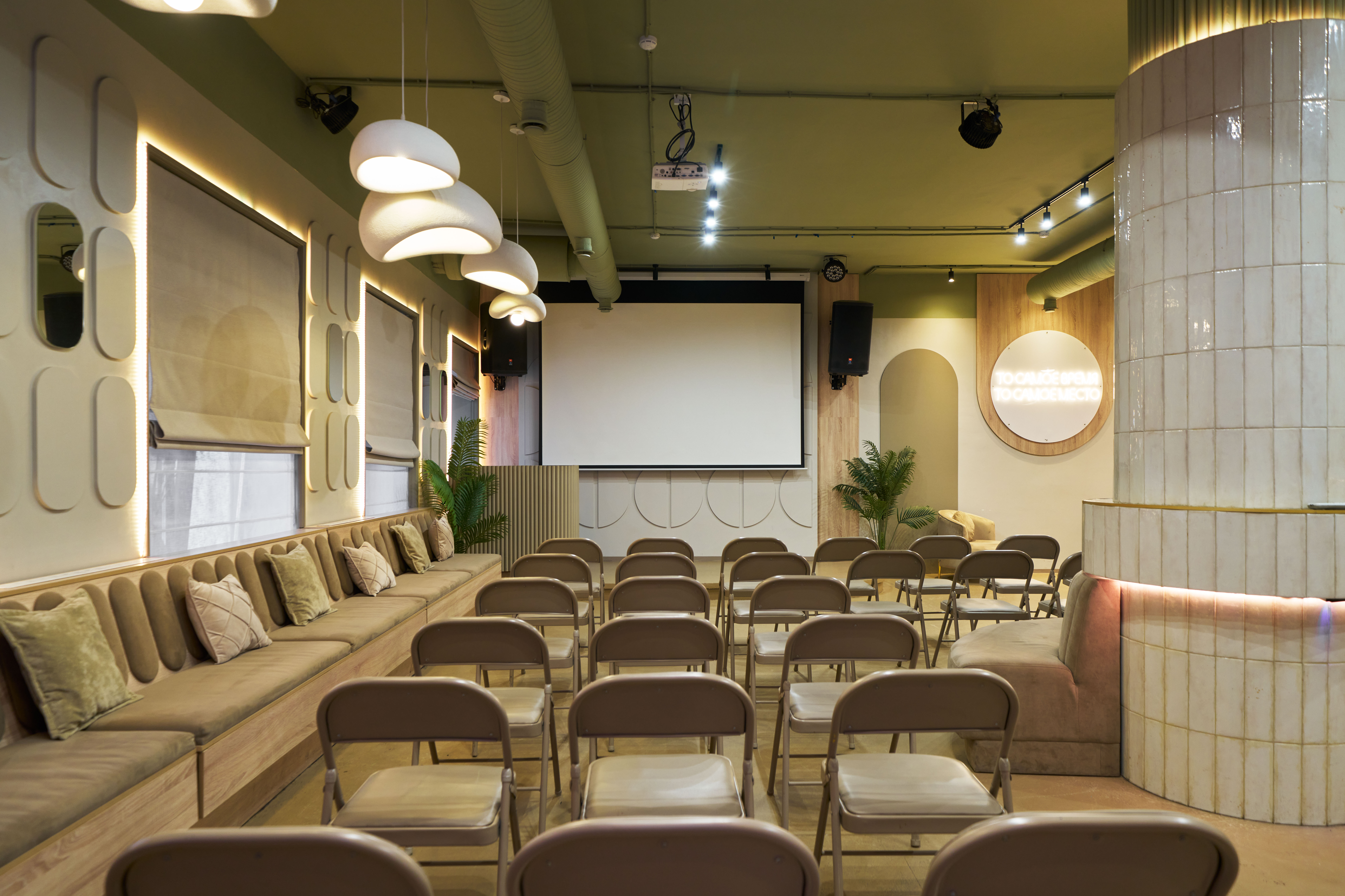 Конференц-Зал «Зал «Октябрь» для бизнес-мероприятий в центре Москвы» – фото №2